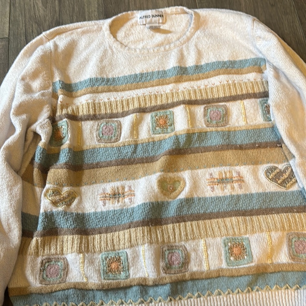 vintage xl woman’s Alfred Dunner sweater super cute flower and heart patches .